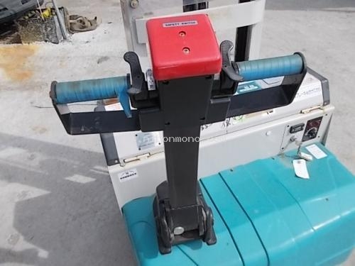รถยกไฟฟ้า TOYOTA 3HSW9 รหัสสินค้า : 80803063 Line ID: nihonmono หรือเพิ่มเติมไดที่ www.nihonmono.com รถยกไฟฟ้า TOYOTA 3HSW9 รหัสสินค้า : 80803063 Line ID: nihonmono หรือเพิ่มเติมไดที่ www.nihonmono.com