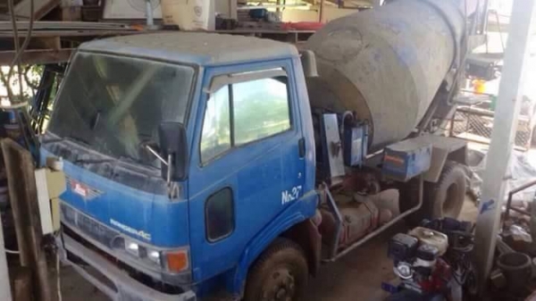 ขายรถโม่ปูน HINO โม่3คิว เครื่อง185แรง HO7C สภาพพร้อมใช้งาน เอกสารใบซื้อขาย สนใจโทร 090-8588220คุณนะ 093-3258446คุณบิว หรือเข้าดูสินค้าอื่นๆได้ที่ www.truck.in.th/498 หรือเพจFacebook ณรงค์ ซื้อขายรถมือสอง (เว็บไซต์ส่วนตัว) หรือFacebook ตลาดรถมือสอง คุณนะ