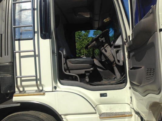 ขายเปอร์เฟีย 2คานหน้า เครื่องคอมมอลเรว k13c ตู้เปียกยาว7.65เมตร มีเครื่องทำความเย็น เพลาเดียว รถสวยสภาพพร้อมใช้ ยางดี คัทซีสวย รถจดทะเบียนปี2552