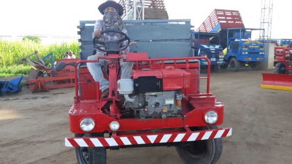 อีแต๋น เครื่องยันมาร์ ราคา65000บาทโทร0813655997อำพร พาเจริญ อยู่ อ คลองขลุง จ กำแพงเพชร ราคานี้ยังต่อลองได้อีกนะครับ