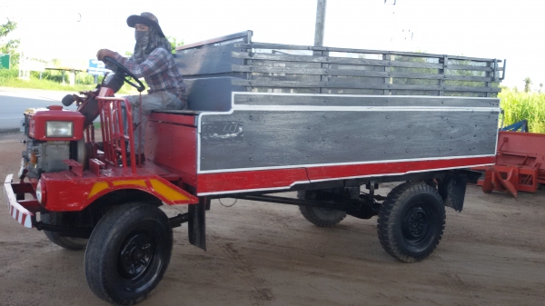 อีแต๋น เครื่องยันมาร์ ราคา65000บาทโทร0813655997อำพร พาเจริญ อยู่ อ คลองขลุง จ กำแพงเพชร ราคานี้ยังต่อลองได้อีกนะครับ