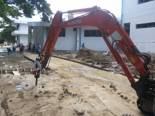 หัวกระแทกใหม่ ASADA รุ่น A-50 ติดตั้งกับรถขุดเล็ก KUBOTA รุ่น KX161 (รถขุดขนาด5ตัน)ลดราคาถูกสุดพิเศษสำหรับช่วงนี้เท่านั้น โทรเลย 029409240-4