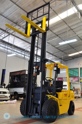 ขายรถโฟล์คลิฟท์มือสอง TCM รุ่น FD30N8  ราคา 295,000 บาท นำเข้าจากประเทศญี่ปุ่น 100\% ไม่เคยใช้งานในประเทศไทย