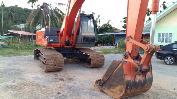 ขายแบคโฮ  Hitachi ZX200 7000 ชั่วโมง