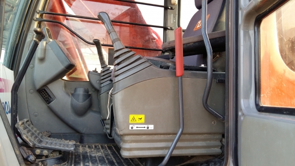 ขายแบคโฮ  Hitachi ZX200 7000 ชั่วโมง