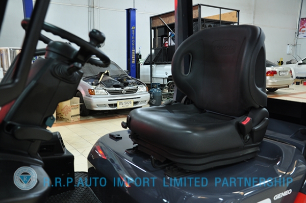 ขายรถโฟล์คลิฟท์มือสอง TOYOTA รุ่น 8FD30 ราคา xxx,xxx บาท นำเข้าจากประเทศญี่ปุ่น 100\% ไม่เคยใช้งานในไทย