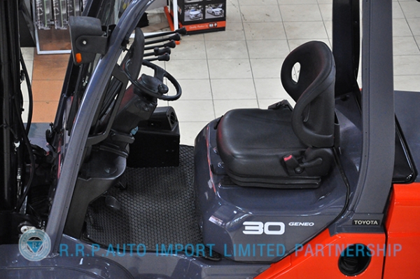 ขายรถโฟล์คลิฟท์มือสอง TOYOTA รุ่น 8FD30 ราคา xxx,xxx บาท นำเข้าจากประเทศญี่ปุ่น 100\% ไม่เคยใช้งานในไทย