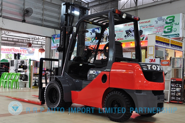 ขายรถโฟล์คลิฟท์มือสอง TOYOTA รุ่น 8FD30 ราคา xxx,xxx บาท นำเข้าจากประเทศญี่ปุ่น 100\% ไม่เคยใช้งานในไทย