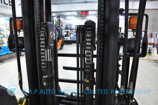 ขายรถโฟล์คลิฟท์มือสอง MITSUBISHI GRENDIA รุ่น FD30T  ราคา xxx,xxx บาท นำเข้าจากประเทศญี่ปุ่น 100\% ไม่เคยใช้งานในประเทศไทย