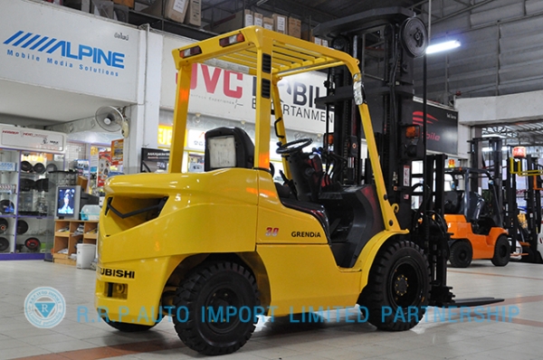 ขายรถโฟล์คลิฟท์มือสอง MITSUBISHI GRENDIA รุ่น FD30T  ราคา xxx,xxx บาท นำเข้าจากประเทศญี่ปุ่น 100\% ไม่เคยใช้งานในประเทศไทย