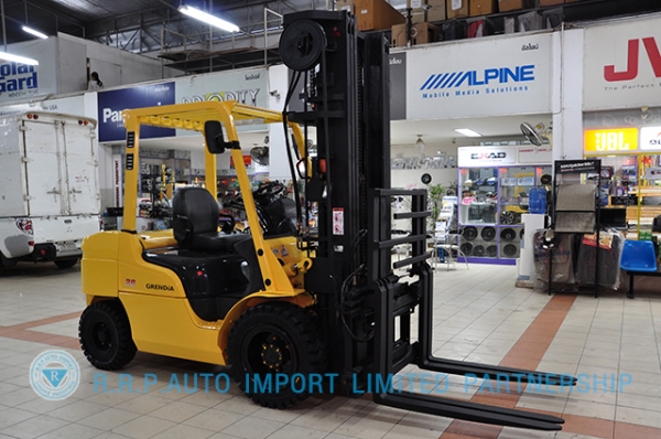 ขายรถโฟล์คลิฟท์มือสอง MITSUBISHI GRENDIA รุ่น FD30T  ราคา xxx,xxx บาท นำเข้าจากประเทศญี่ปุ่น 100\% ไม่เคยใช้งานในประเทศไทย