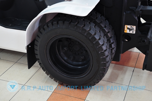 ขายรถโฟล์คลิฟท์มือสอง TCM รุ่น FHD25I3A  ราคา 445,000 บาท นำเข้าจากประเทศญี่ปุ่น 100\% ไม่เคยใช้งานในประเทศไทย