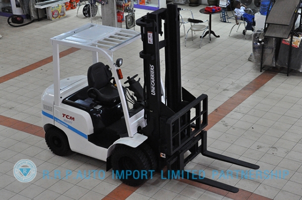 ขายรถโฟล์คลิฟท์มือสอง TCM รุ่น FHD25I3A  ราคา 445,000 บาท นำเข้าจากประเทศญี่ปุ่น 100\% ไม่เคยใช้งานในประเทศไทย