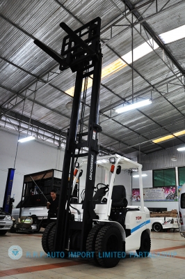 ขายรถโฟล์คลิฟท์มือสอง TCM รุ่น FHD25I3A  ราคา 445,000 บาท นำเข้าจากประเทศญี่ปุ่น 100\% ไม่เคยใช้งานในประเทศไทย