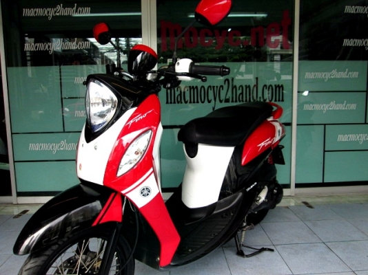 Fino i สีแดงขาว ลายสปร์อต รถเดือน กุมภาพันธ์ ปี 57 ไมล์ 1หมื่นโล โปรโมชั่น แถม 3 รายการ