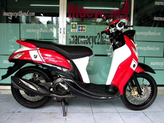Fino i สีแดงขาว ลายสปร์อต รถเดือน กุมภาพันธ์ ปี 57 ไมล์ 1หมื่นโล โปรโมชั่น แถม 3 รายการ