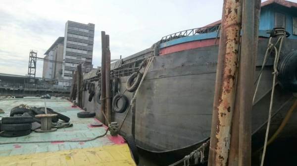 ขายเรือลำเลียง สภาพใช้งาน