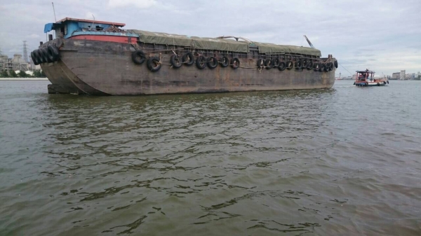 ขายเรือลำเลียง สภาพใช้งาน