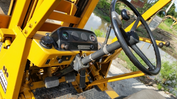 ขายด่วนรถยกKOMATSU FD14-12ยก1.5ตันเสาสูง3เมตรรถนอกนำเข้ายังไม่เคยใช้งานในเมืองไทยเลย=รุ่นใหม่ขายถูกๆๆ