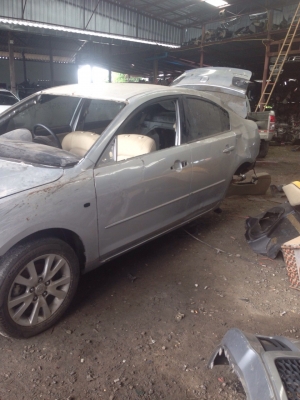 ซากมาสด้า3 รื้อขายเป็นอะไหลทั้งคันเครื่อง1600 เเอร์เเบคหน้าปัดทุกอย่างสมบูรณ์มีอีกหลายรุ่นทั้งเก๋งเเละกระบะ รับซื้อรถอุบัตเหตุทุกสภาพ