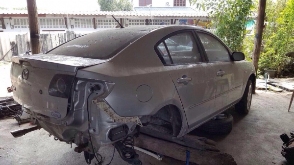 ซากมาสด้า3 รื้อขายเป็นอะไหลทั้งคันเครื่อง1600 เเอร์เเบคหน้าปัดทุกอย่างสมบูรณ์มีอีกหลายรุ่นทั้งเก๋งเเละกระบะ รับซื้อรถอุบัตเหตุทุกสภาพ