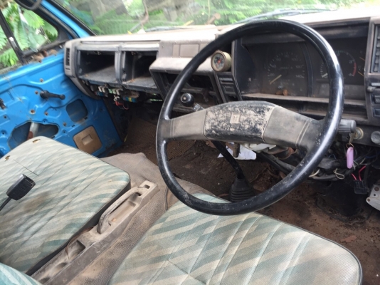 ขายด่วนรถ6ล้อดั้มISUZU NPR 115แรงม้า เล่มทะเบียนพร้อมโอน