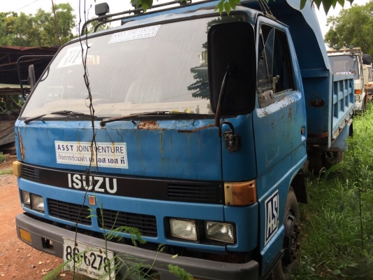 ขายด่วนรถ6ล้อดั้มISUZU NPR 115แรงม้า เล่มทะเบียนพร้อมโอน