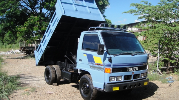 ISUZU NKR ดั๊ม3คิว เครื่อง100แรง แอร์ เพาเวอร์ ฟิล์ม ภาษีเต็มปี รถพร้อมใช้ ราคาถูก