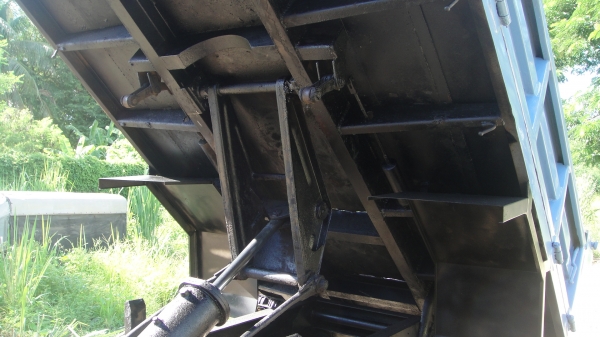 ISUZU NKR ดั๊ม3คิว เครื่อง100แรง แอร์ เพาเวอร์ ฟิล์ม ภาษีเต็มปี รถพร้อมใช้ ราคาถูก