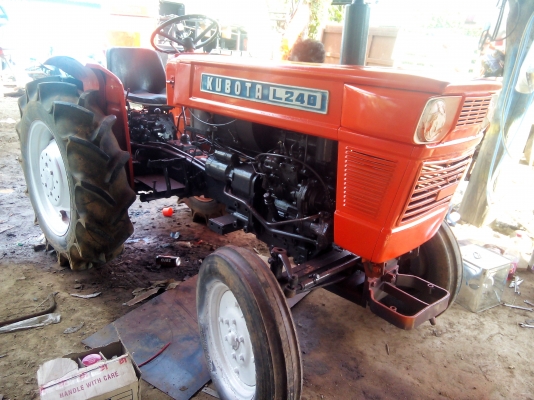 27000บาทลดสุดๆครับ Kubota L240เพลาเดียวเกียร์ดี หางดีมาก ยกดี ตัวเปล่าราคาเบาๆครับ
