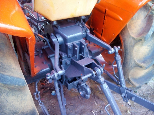 27000บาทลดสุดๆครับ Kubota L240เพลาเดียวเกียร์ดี หางดีมาก ยกดี ตัวเปล่าราคาเบาๆครับ