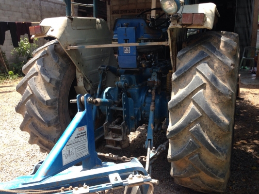 ขายรถไถ FORD 77T5สภาพสวยพร้อมใช้งาน เครื่องดียางสวย อุปกรณ์มีเท่าที่ติดรถครับ