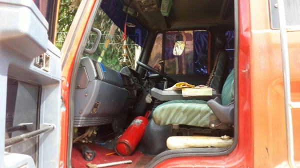 รถอีซูซุ 10 ล้อ บรรทุกน้ำมัน  240 แรงม้า. ปี 37.    สนใจติดต่อ  081 - 6079515