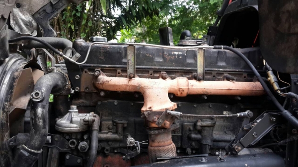 รถอีซูซุ 10 ล้อ บรรทุกน้ำมัน  240 แรงม้า. ปี 37.    สนใจติดต่อ  081 - 6079515