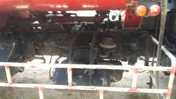 รถอีซูซุ 10 ล้อ บรรทุกน้ำมัน  240 แรงม้า. ปี 37.    สนใจติดต่อ  081 - 6079515