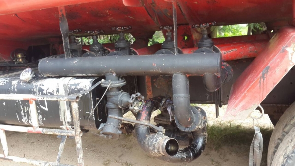 รถอีซูซุ 10 ล้อ บรรทุกน้ำมัน  240 แรงม้า. ปี 37.    สนใจติดต่อ  081 - 6079515