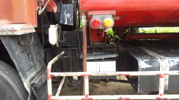 รถอีซูซุ 10 ล้อ บรรทุกน้ำมัน  240 แรงม้า. ปี 37.    สนใจติดต่อ  081 - 6079515