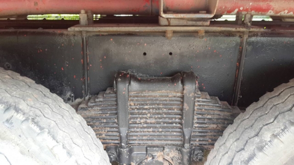 รถอีซูซุ 10 ล้อ บรรทุกน้ำมัน  240 แรงม้า. ปี 37.    สนใจติดต่อ  081 - 6079515