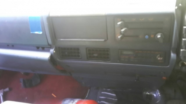 รถอีซูซุ 10 ล้อ บรรทุกน้ำมัน  240 แรงม้า. ปี 37.    สนใจติดต่อ  081 - 6079515