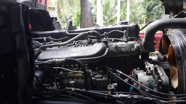 รถอีซูซุ 10 ล้อ บรรทุกน้ำมัน  240 แรงม้า. ปี 37.    สนใจติดต่อ  081 - 6079515