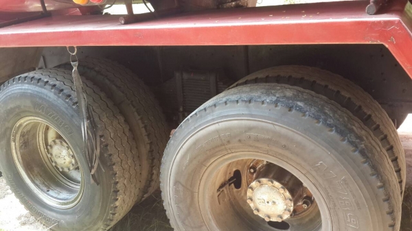 รถอีซูซุ 10 ล้อ บรรทุกน้ำมัน  240 แรงม้า. ปี 37.    สนใจติดต่อ  081 - 6079515