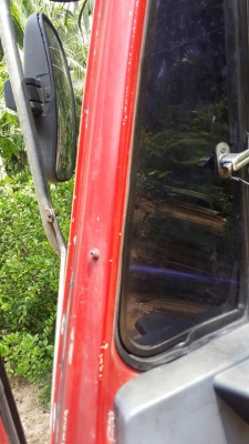 รถอีซูซุ 10 ล้อ บรรทุกน้ำมัน  240 แรงม้า. ปี 37.    สนใจติดต่อ  081 - 6079515