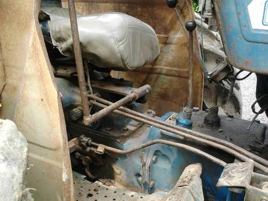 รถไถ FORD  6600.   ( เพลาเดียว. )    สนใจติดต่อ  081 - 6079515