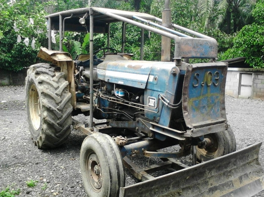 รถไถ FORD  6600.   ( เพลาเดียว. )    สนใจติดต่อ  081 - 6079515