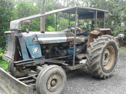 รถไถ FORD  6600.   ( เพลาเดียว. )    สนใจติดต่อ  081 - 6079515