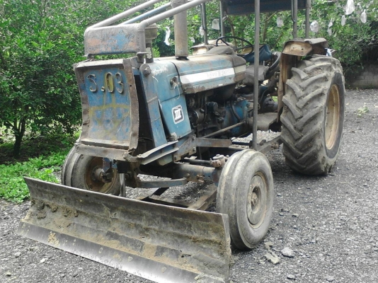 รถไถ FORD  6600.   ( เพลาเดียว. )    สนใจติดต่อ  081 - 6079515