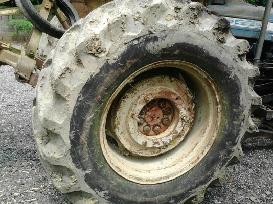 รถไถ FORD  6600.   ( เพลาเดียว. )    สนใจติดต่อ  081 - 6079515