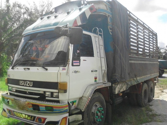 รถอีซูซุ 10 ล้อ หลังถนน FVM  175 แรงม้า.    สนใจติดต่อ  081 - 6079515
