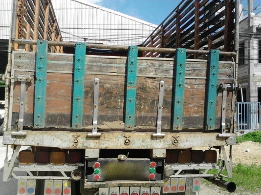 รถอีซูซุ 10 ล้อ หลังถนน FVM  175 แรงม้า.    สนใจติดต่อ  081 - 6079515