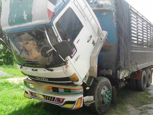 รถอีซูซุ 10 ล้อ หลังถนน FVM  175 แรงม้า.    สนใจติดต่อ  081 - 6079515